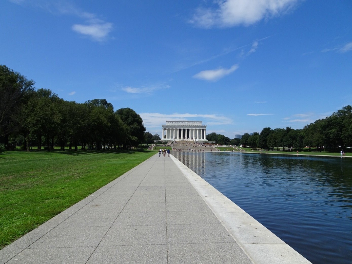 View across the National Mall to the Lincoln Memorial